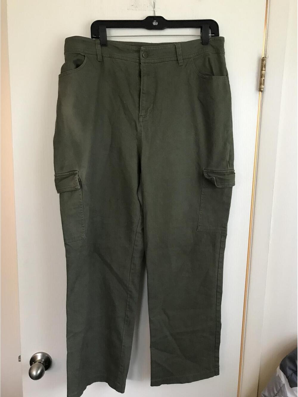 Forever 21 Olive Green Cargo Pants Size 1X